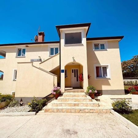 Apartman Luna Sveti Lovreč Pazenatički Buitenkant foto