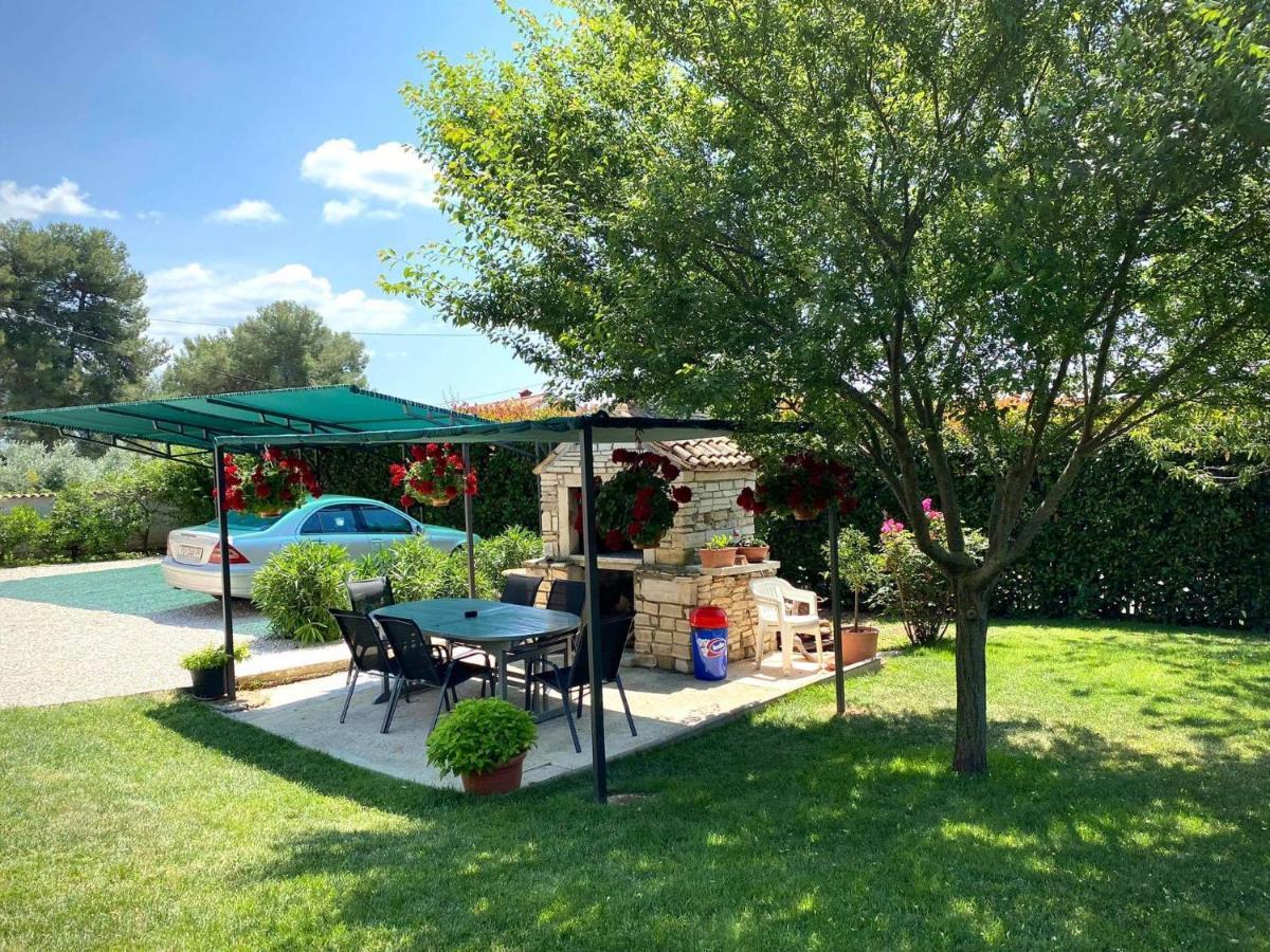 Apartman Luna Sveti Lovreč Pazenatički Buitenkant foto