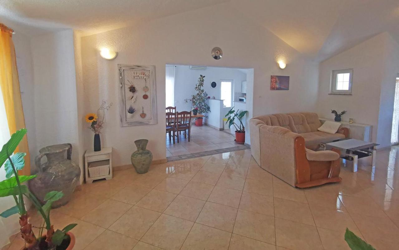 Apartman Luna Sveti Lovreč Pazenatički Buitenkant foto