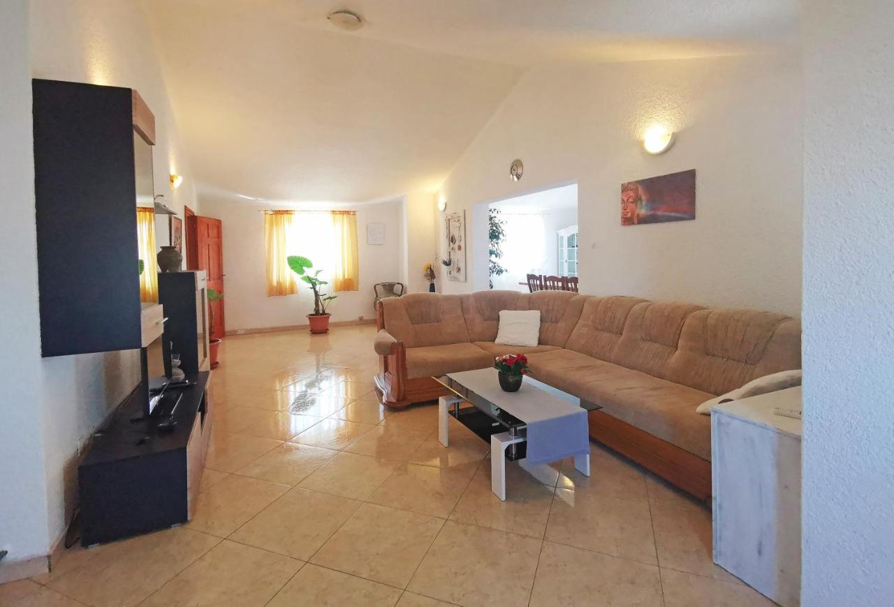 Apartman Luna Sveti Lovreč Pazenatički Buitenkant foto