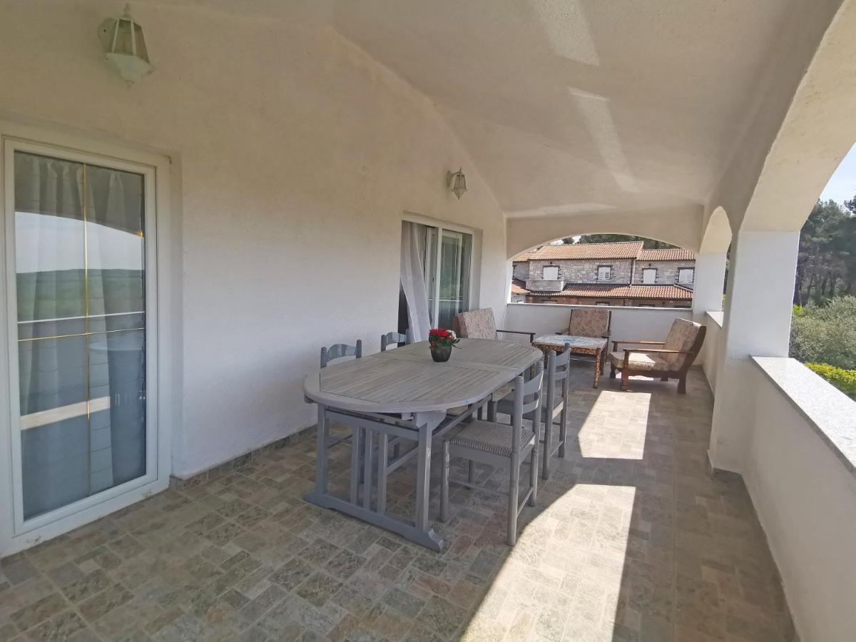 Apartman Luna Sveti Lovreč Pazenatički Buitenkant foto