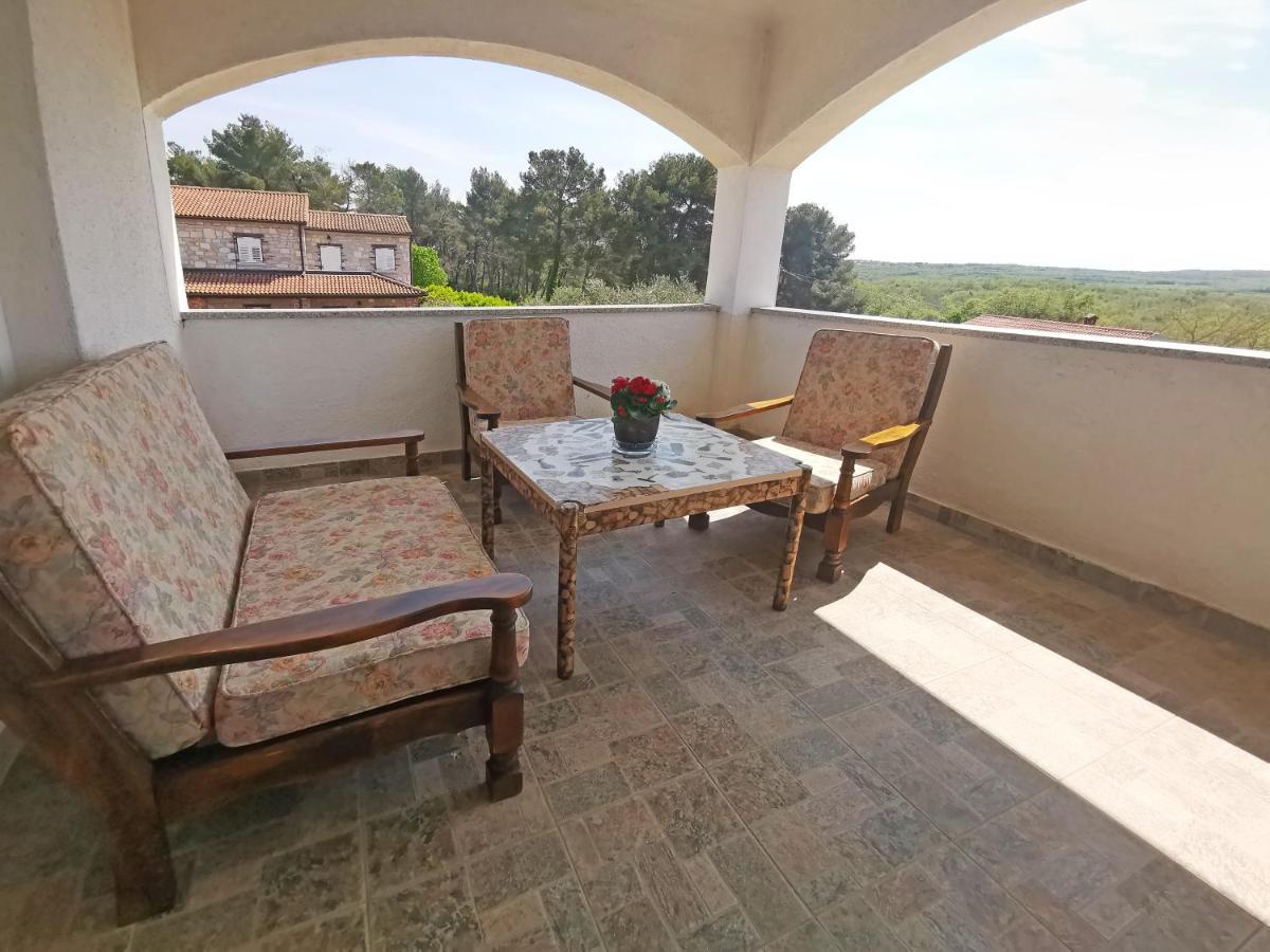 Apartman Luna Sveti Lovreč Pazenatički Buitenkant foto