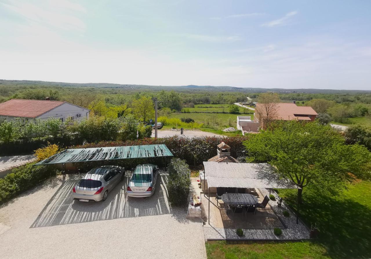 Apartman Luna Sveti Lovreč Pazenatički Buitenkant foto