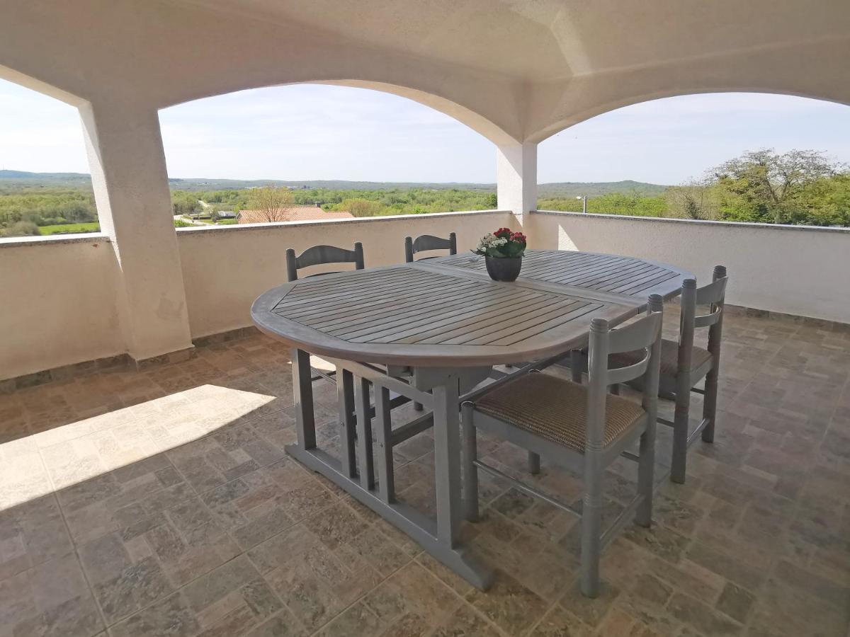 Apartman Luna Sveti Lovreč Pazenatički Buitenkant foto
