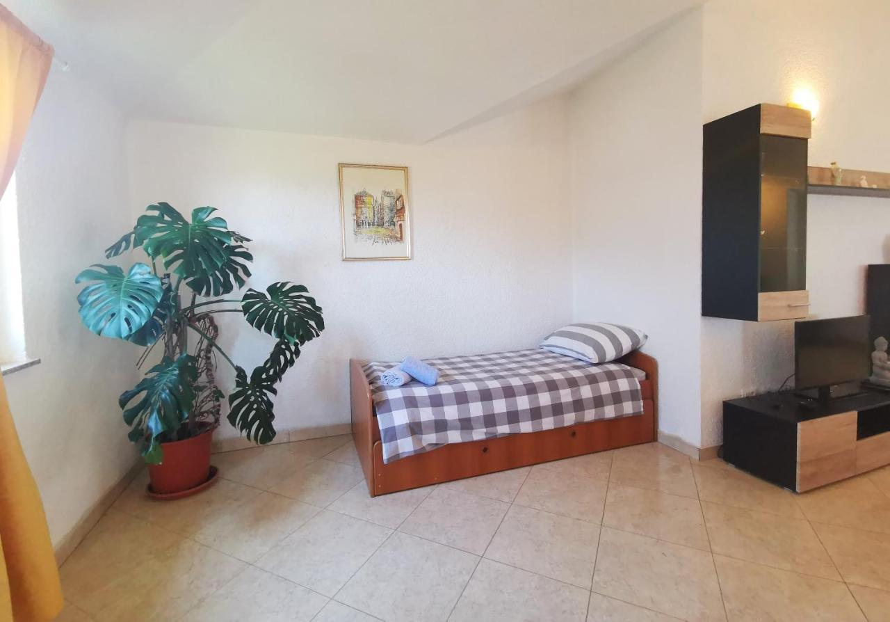 Apartman Luna Sveti Lovreč Pazenatički Buitenkant foto